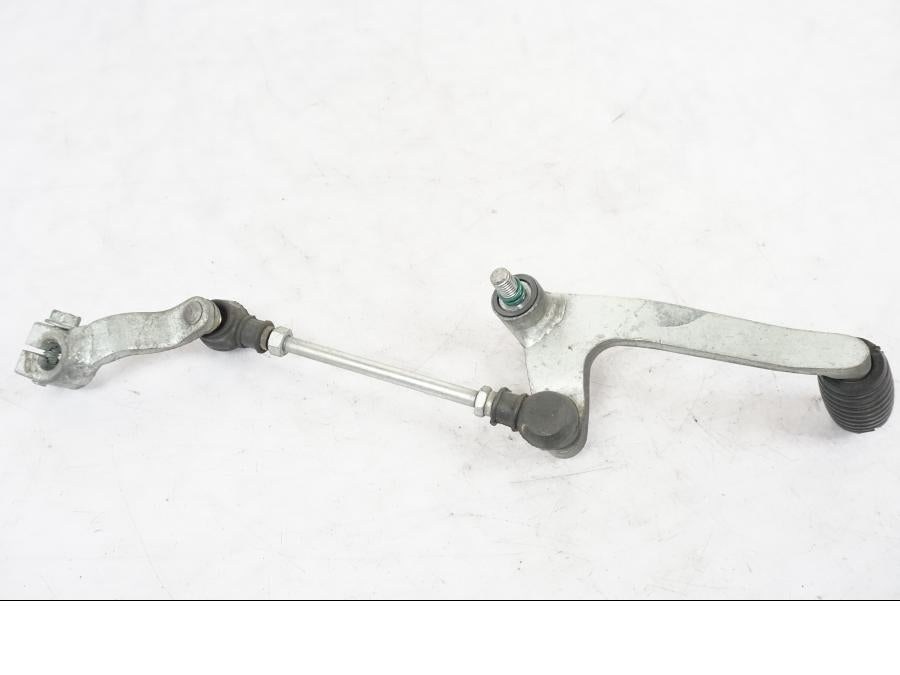 Snett nerifrån på Växelpedal från en Honda NT 650 V -2002 motorcykel.