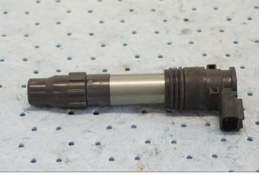 Framsidan pÄ TÀndspole frÄn en Kawasaki Z 900 -2019 motorcykel.