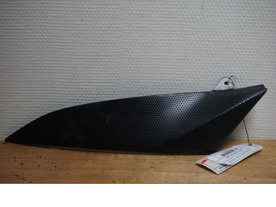 Framsidan på Sidopanel från en Yamaha YZF 1000 R1 -2005 motorcykel.