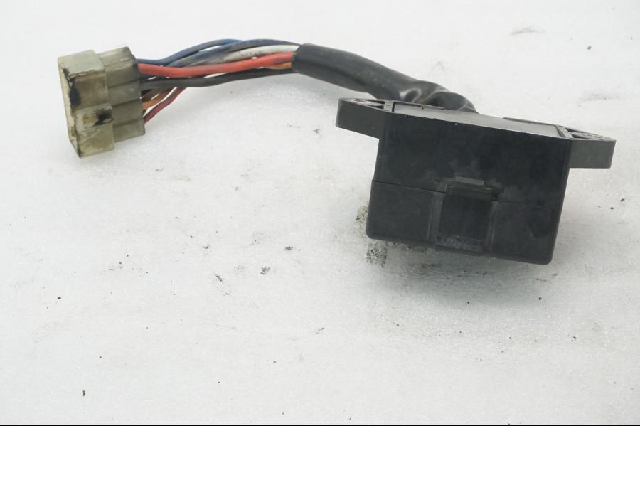 Baksidan pÄ SÀkringsbox frÄn en Triumph Legend TT -2000 motorcykel.