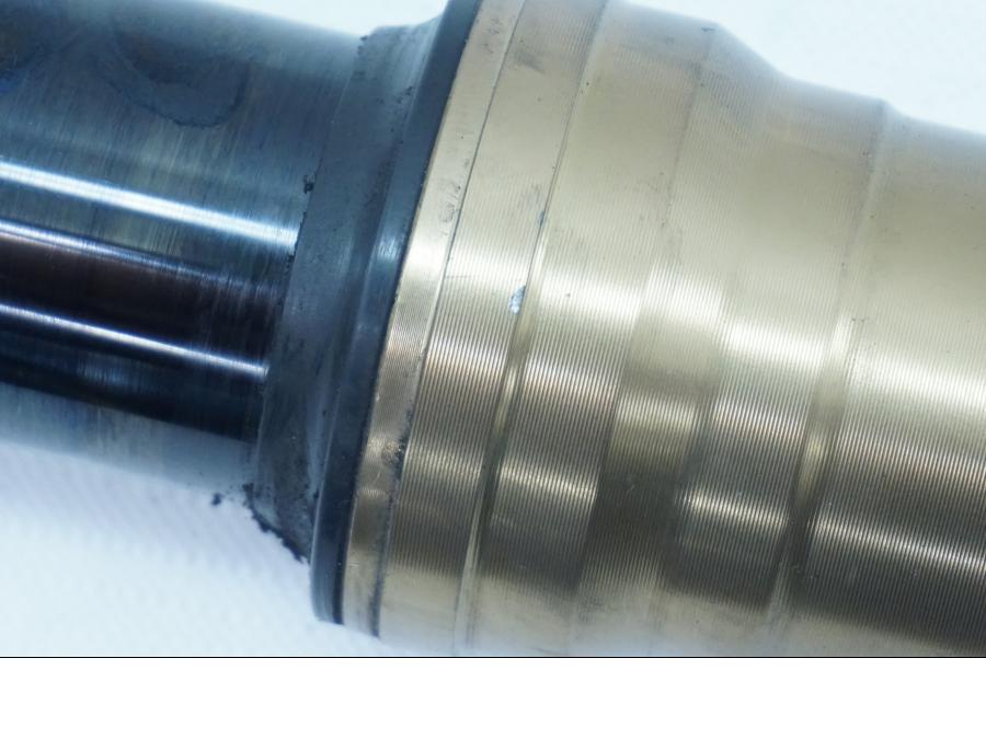 Snett uppifrån på Gaffelben från en Suzuki GSX-R 1000 -2008 motorcykel.