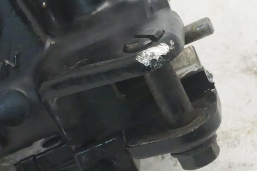 Höger sida på Kopplingshuvudcylinder från en Triumph Legend TT -2000 motorcykel.