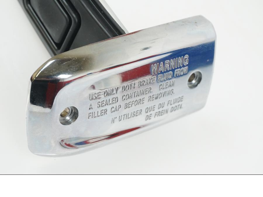 Vänster sida på Bromshuvudcylinder-Lock från en Kawasaki VN 1700 Classic Tourer -2010 motorcykel.