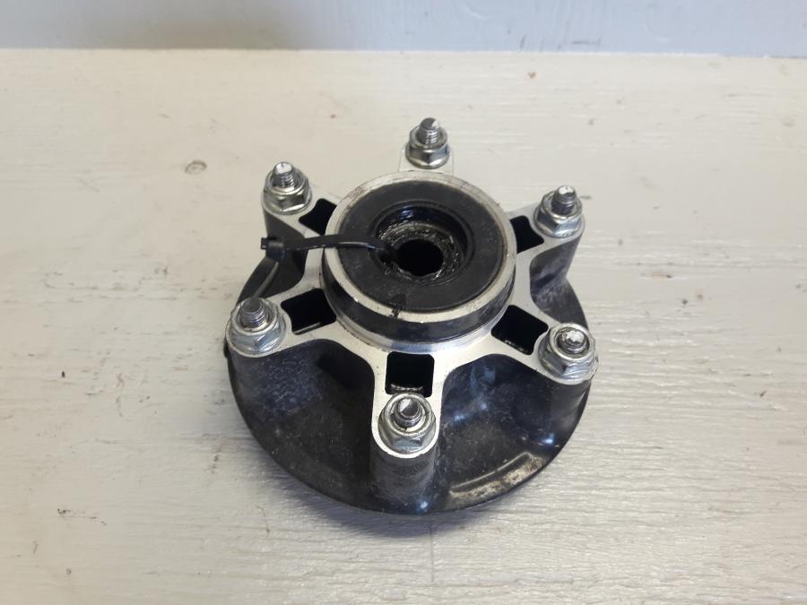 Framsidan på Drevfäste från en KTM 125 Duke -2017 motorcykel.