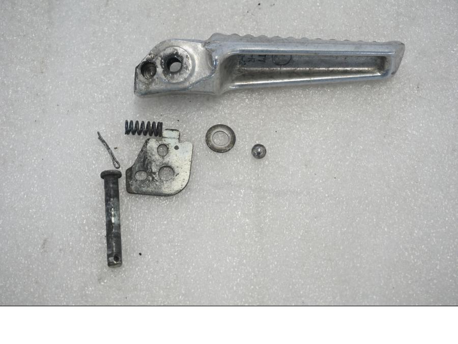 Baksidan på Fotpinne från en Honda CBR 1100 XX -1998 motorcykel.