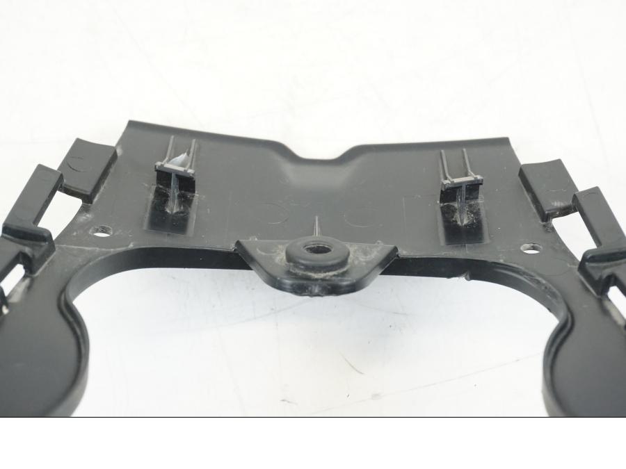 Snett nerifrån på Undertail från en Yamaha MT-09 -2021 motorcykel.