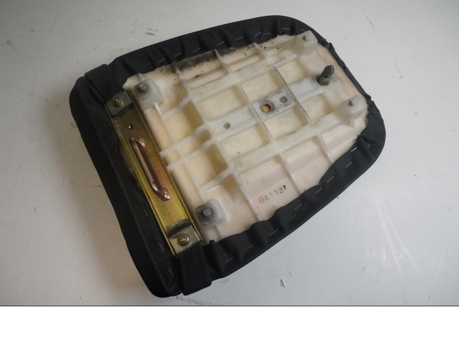 Höger sida på Sadel från en Kawasaki ZXR 400 -1992 motorcykel.