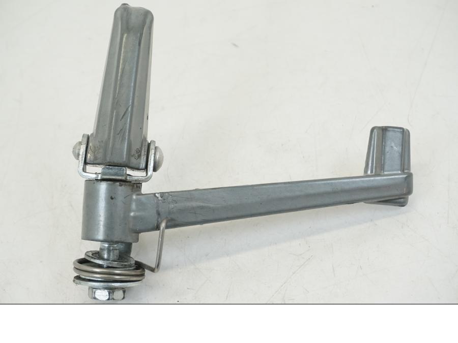 Extrabild6 på Fotpinnesats från en Universal Universal -0 moped.