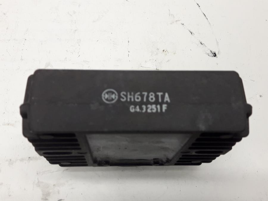 Baksidan på Likriktare från en Kawasaki ER-6N -2015 motorcykel.