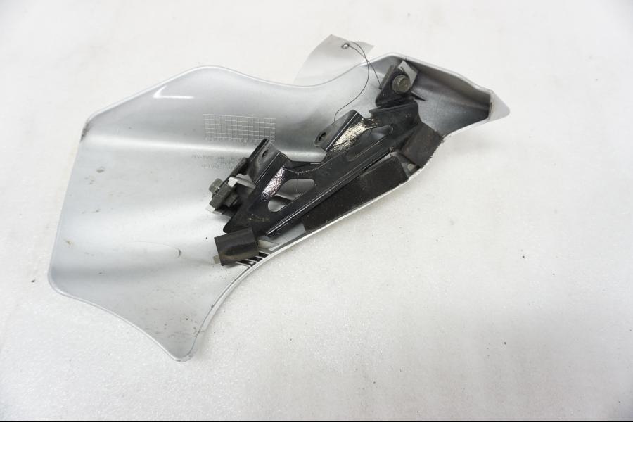 Baksidan på Strålkastarkåpa från en Kawasaki ER-6N -2006 motorcykel.