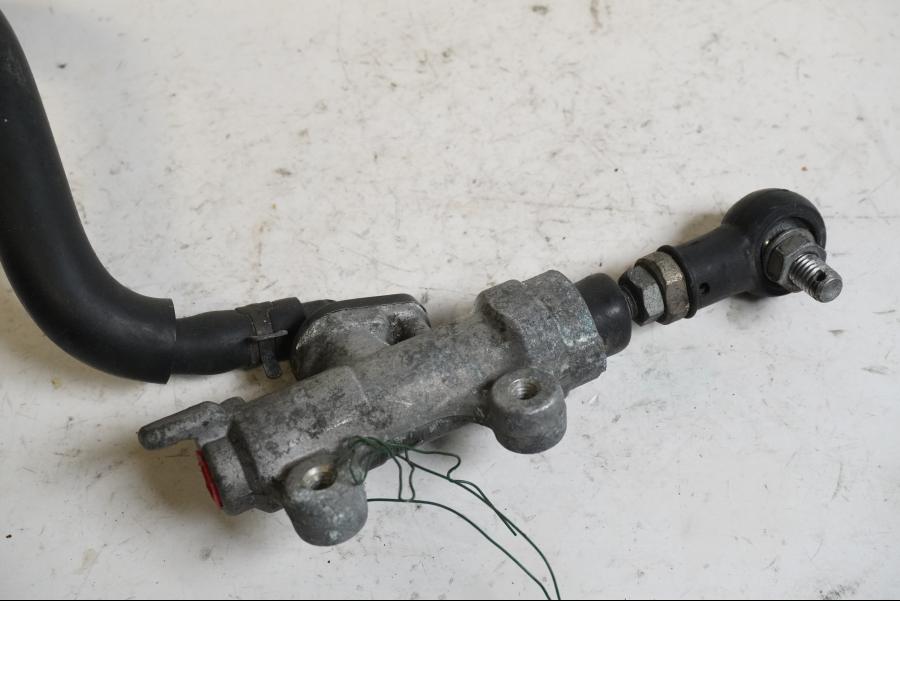 Vänster sida på Bromshuvudcylinder från en Honda CBR 900 RR -2003 motorcykel.