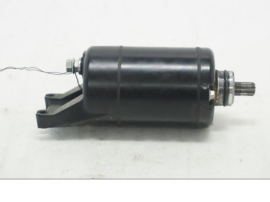 Framsidan på Startmotor från en Kawasaki Versys 650 -2008 motorcykel.