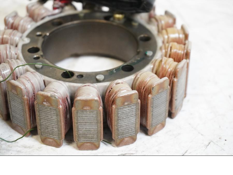 Baksidan på Generator från en BMW F 650 -1995 motorcykel.