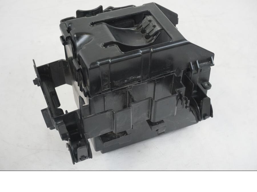 Höger sida på Batterihållare från en BMW R 1250 GS -2021 motorcykel.