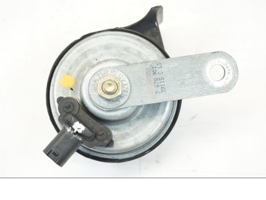 Snett uppifrån på Signalhorn / Tuta från en BMW K 1200 LT -2004 motorcykel.