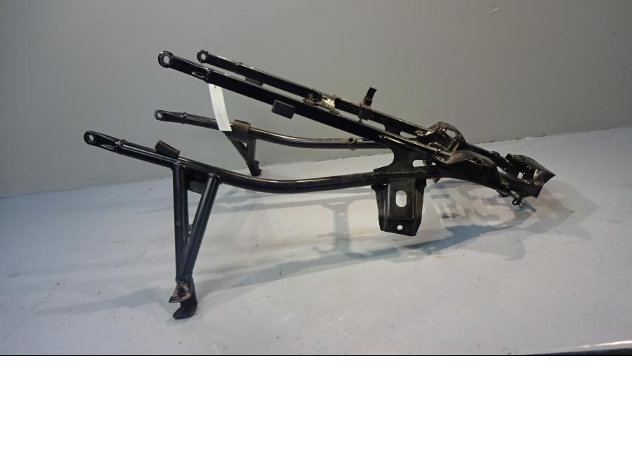 Vänster sida på Bakram från en BMW F 800 GT -2015 motorcykel.