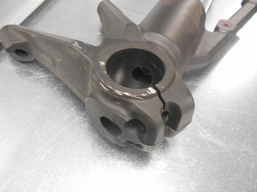 Höger sida på Gaffelben från en Ducati Monster 797 -2017 motorcykel.