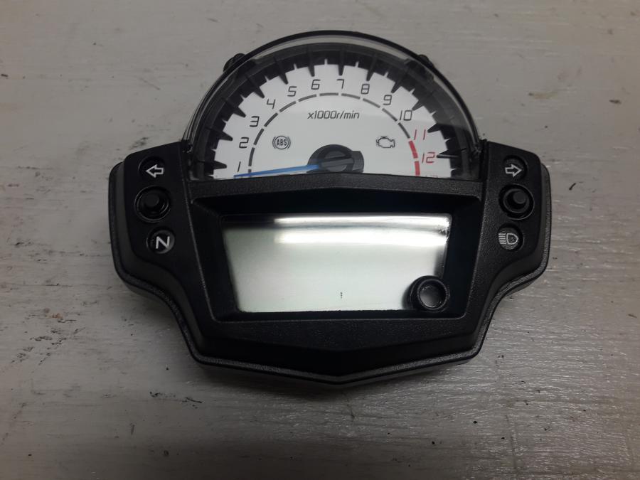 Framsidan på Instrumentpanel från en Kawasaki ER-6N -2015 motorcykel.