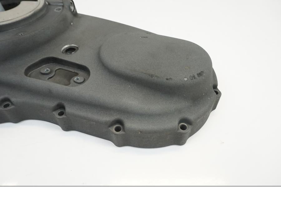 Snett uppifrån på Kopplingskåpa från en H-D Sportster 1200 XL1200C -2008 motorcykel.