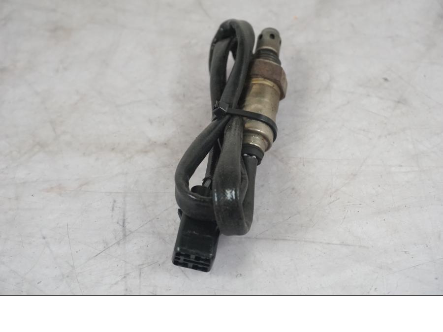 Höger sida på Lambdasond från en KTM 1290 Super Adventure S -2022 motorcykel.