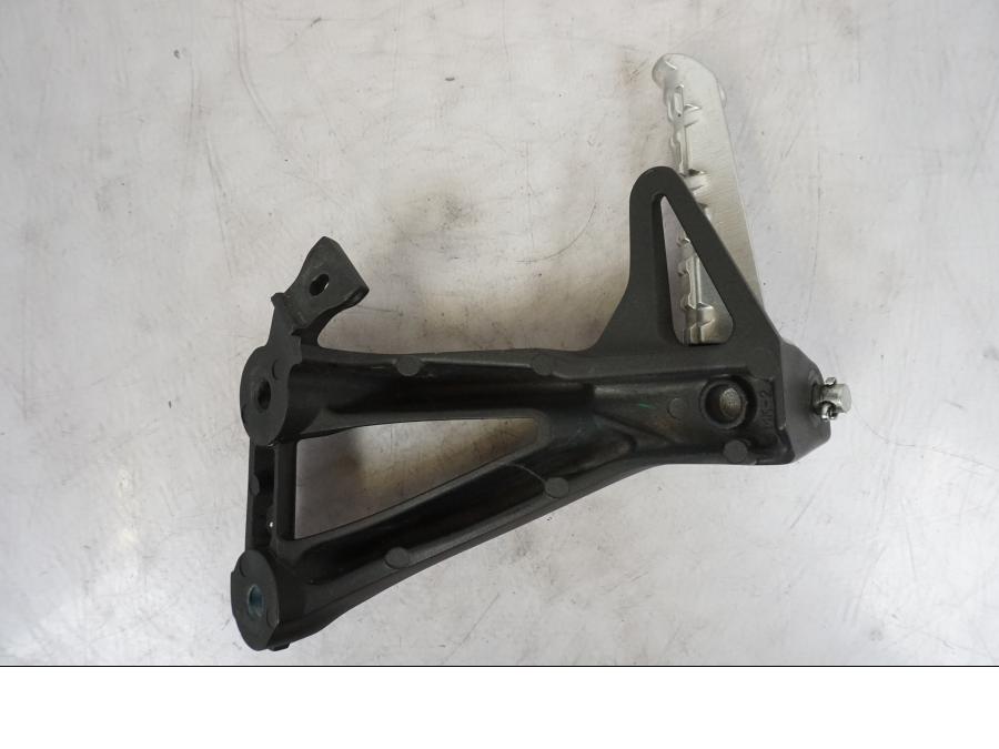 Extrabild1 på Fotpinne från en Yamaha MT-09 -2020 motorcykel.