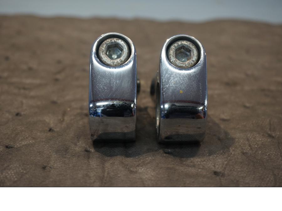 Höger sida på Styrfäste från en Kawasaki VN 800 -1995 motorcykel.