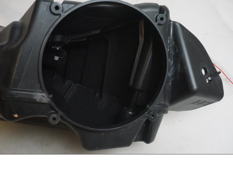 Baksidan på Högtalarbox från en Indian Chieftain Dark Horse -2019 motorcykel.