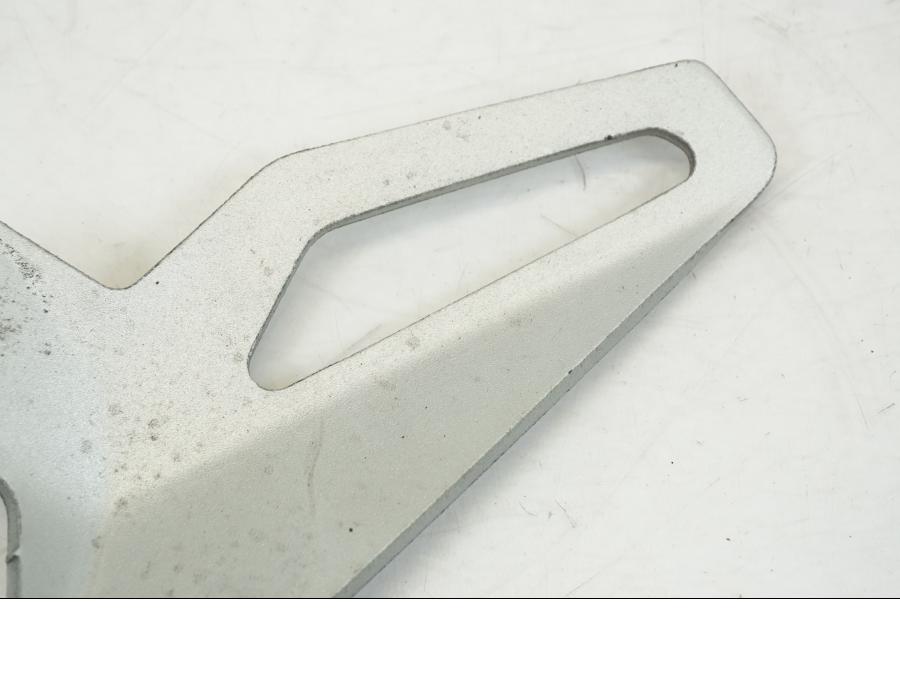 Extrabild1 på Fotpinnehälskydd från en Ducati Streetfighter V4 -2020 motorcykel.