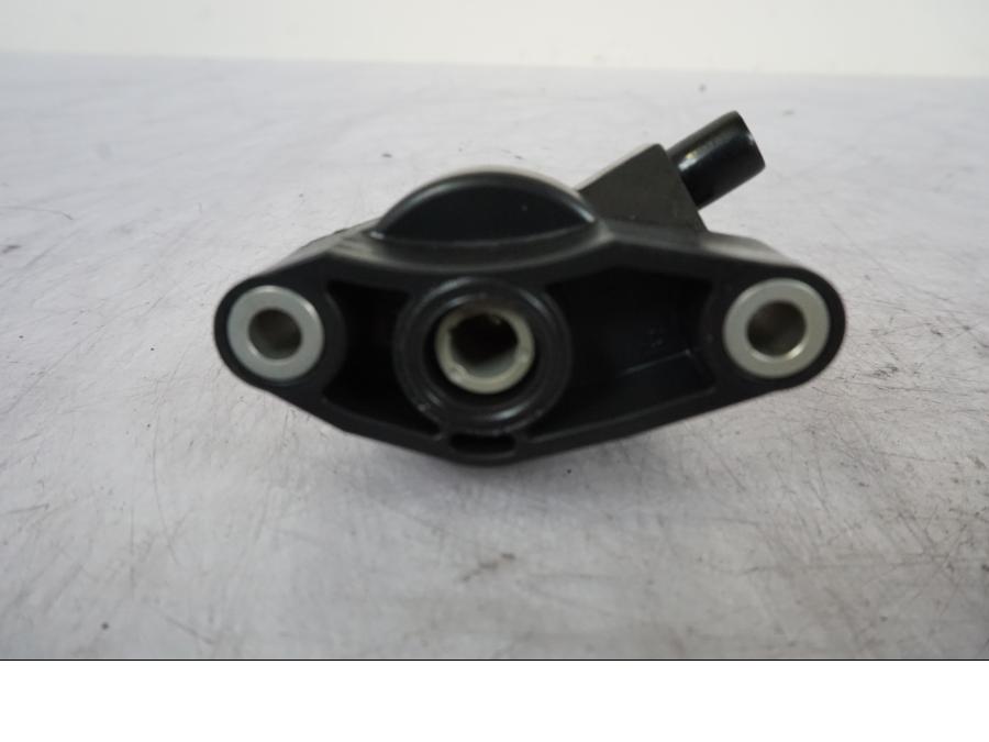 Snett uppifrån på Kopplingslavcylinder från en KTM 1290 Super Duke R -2023 motorcykel.