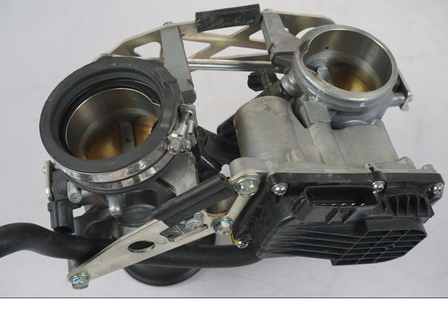 Extrabild4 på Spjällhus från en KTM 1290 Super Duke R -2018 motorcykel.