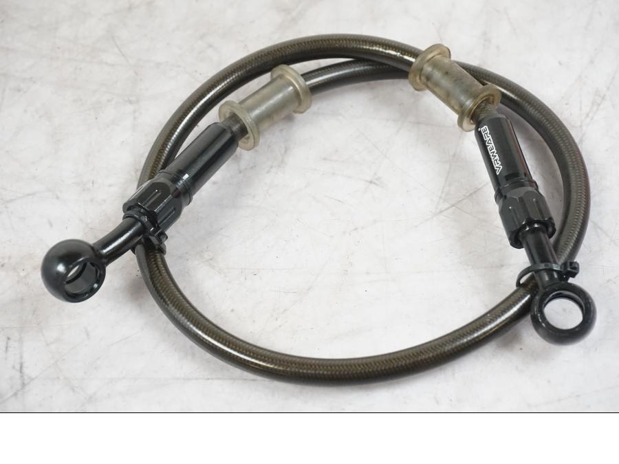 Snett nerifrån på Bromsledning från en Kawasaki ZX-6R -2006 motorcykel.