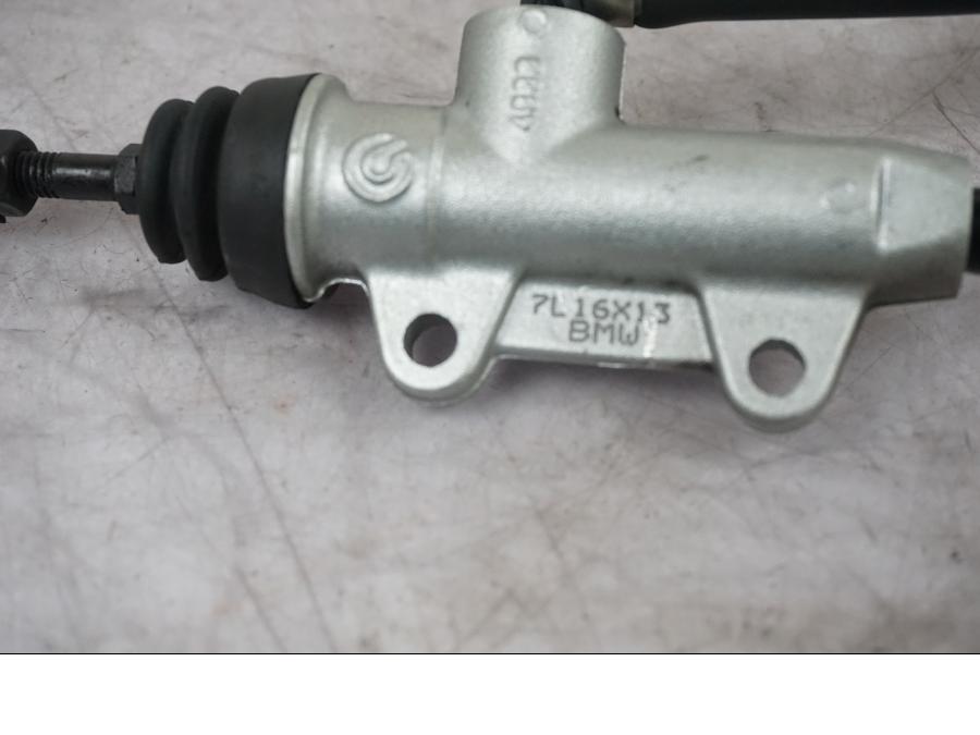 Vänster sida på Bromshuvudcylinder från en BMW F 800 R -2018 motorcykel.