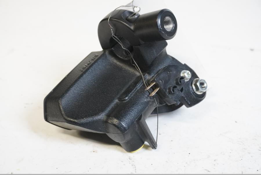 Höger sida på <p>Bromshuvudcylinder fram från Kawasaki Z 900 2017.</p>
<p>Okej skick.</p> motorcykel.