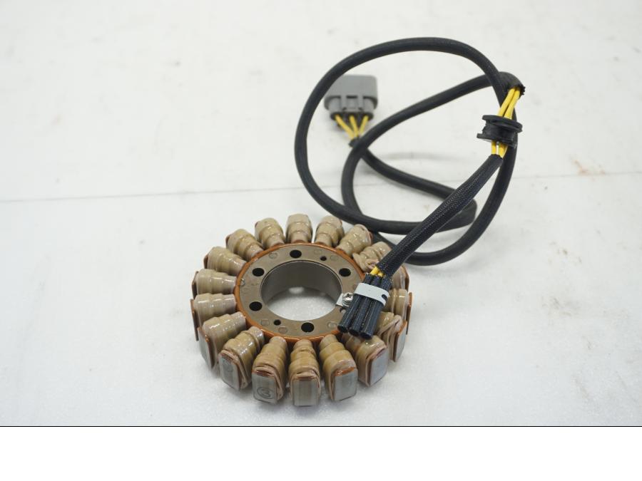 Framsidan på Generator från en Ducati Multistrada 1158 V4 -2021 motorcykel.