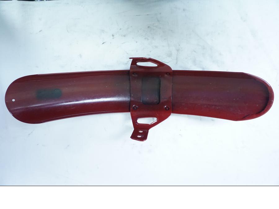 Snett uppifrån på Framskärm från en H-D Dyna Street Bob FXDB/I -2020 motorcykel.