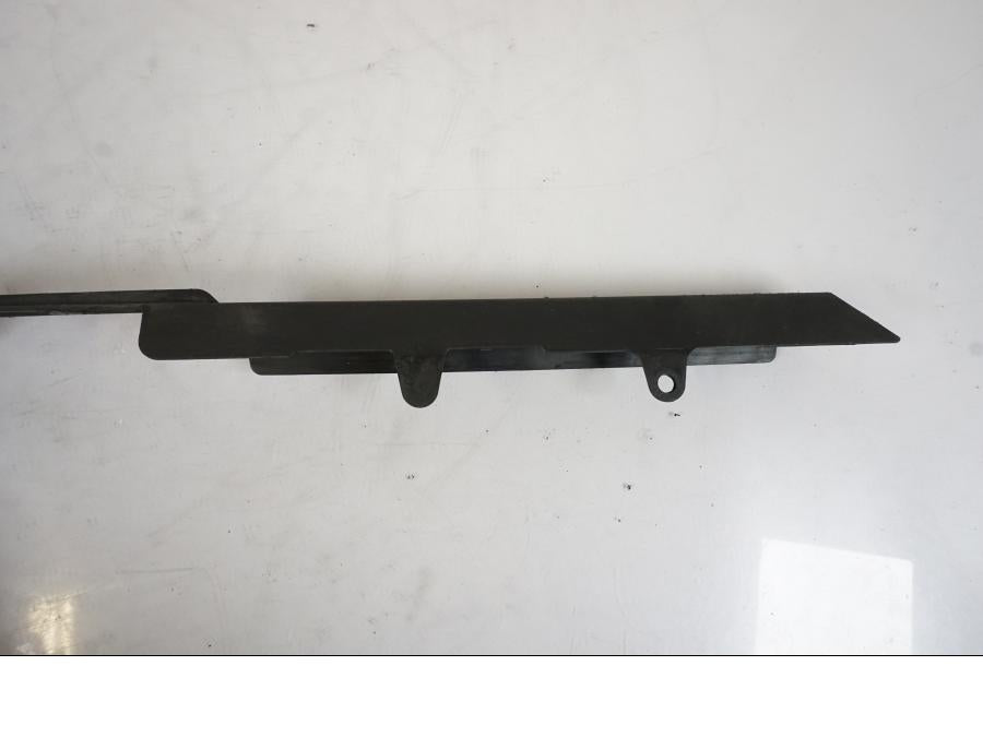 Snett nerifrån på Kedjeskydd från en BMW S 1000 XR -2019 motorcykel.