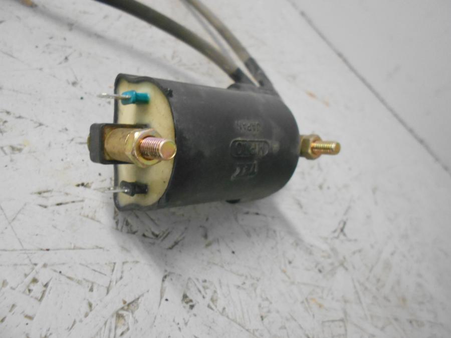 Baksidan på Tändspole från en Suzuki VZ 1600 -2004 motorcykel.