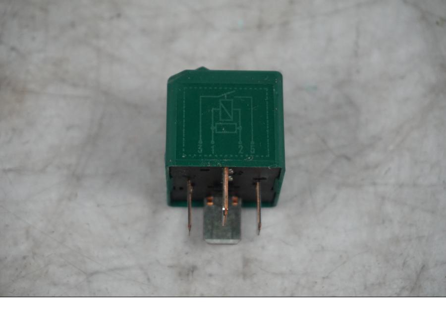 Baksidan på Relä från en BMW S 1000 XR -2019 motorcykel.