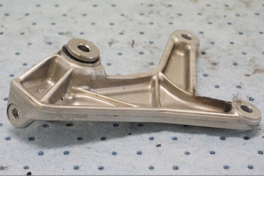 Baksidan på Fotpinnefäste från en MV Agusta F3 675 -2014 motorcykel.