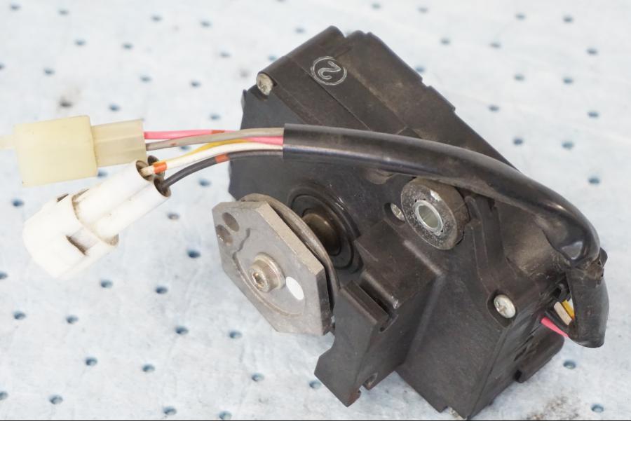 Höger sida på Avgasspjällmotor från en Suzuki GSX-R 1000 -2008 motorcykel.