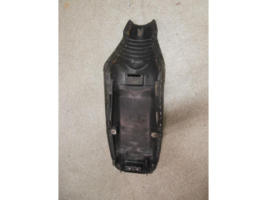 Extrabild1 på Sadel från en KTM 640 Duke -2001 motorcykel.