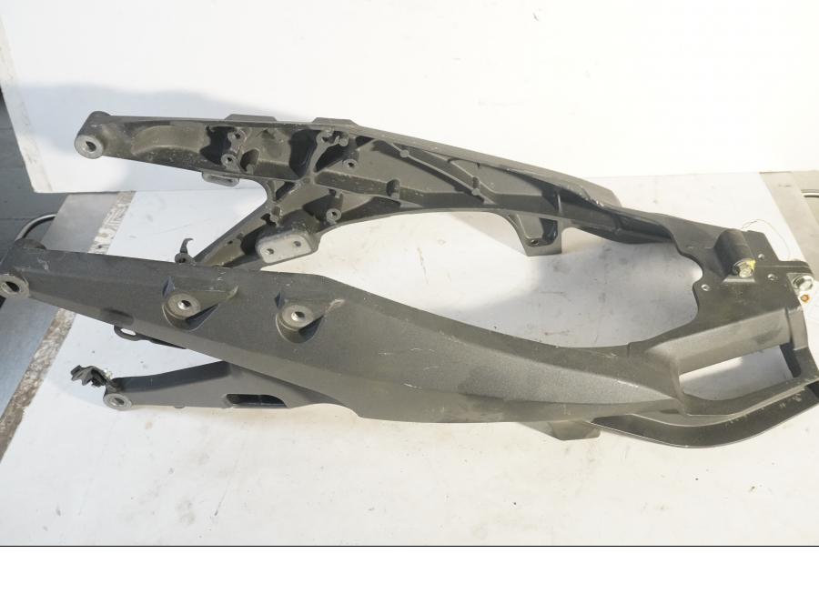 Vänster sida på Bakram från en Honda CB 1000 R -2009 motorcykel.