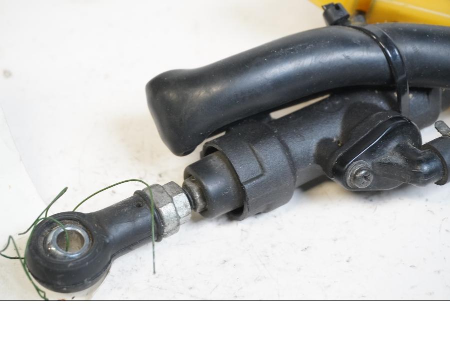 Vänster sida på Bromshuvudcylinder från en Honda CBR 1000 RR -2007 motorcykel.