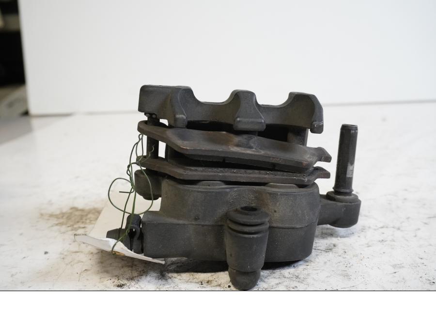 Höger sida på Bromsok från en BMW K 1200 R Sport -2007 motorcykel.