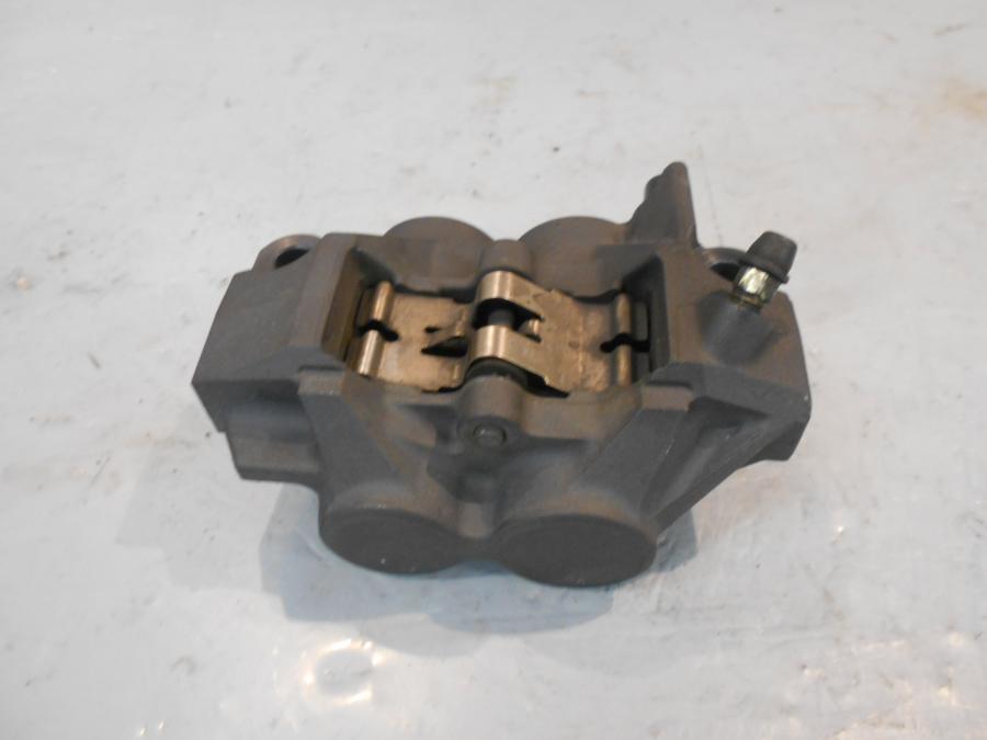 Baksidan på Bromsok från en Yamaha YZF 1000 R1 -2005 motorcykel.