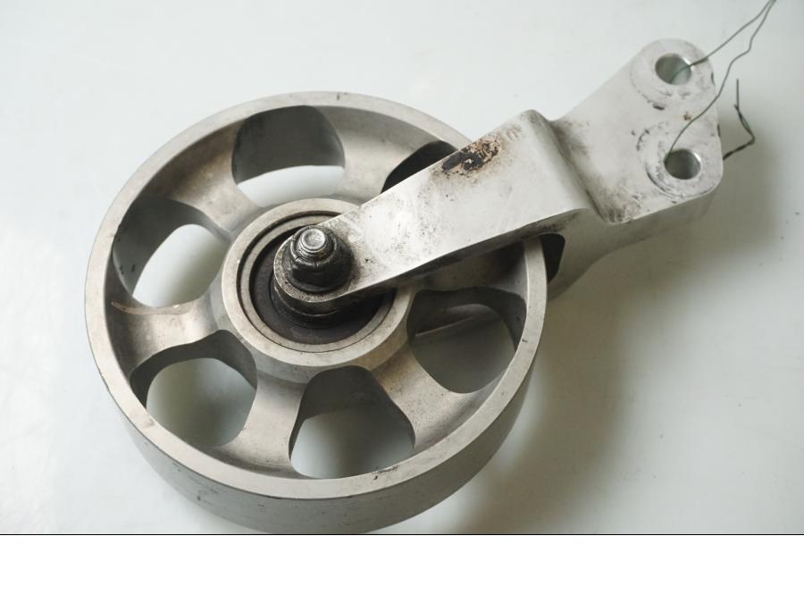 Baksidan på Remsspännhjul från en Buell XB 12 R -2004 motorcykel.