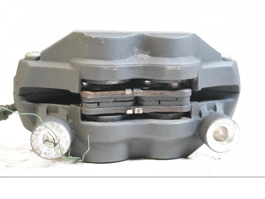 Höger sida på Bromsok från en Suzuki GSX-R 1000 -2008 motorcykel.