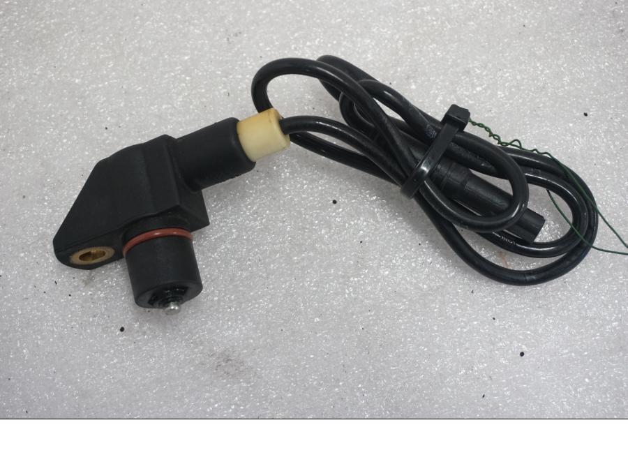 Framsidan på Vevaxelsensor från en BMW K 1300 R -2011 motorcykel.