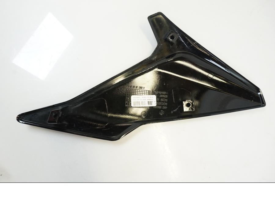 Höger sida på Sidkåpa från en BMW S 1000 R -2017 motorcykel.