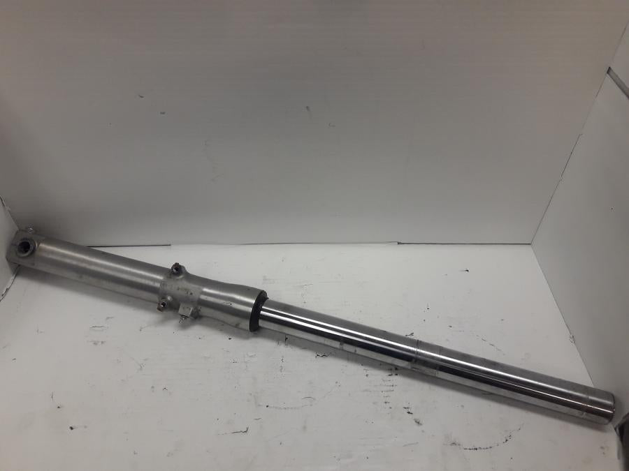 Baksidan på Gaffelben från en Kawasaki VN 800 -1995 motorcykel.